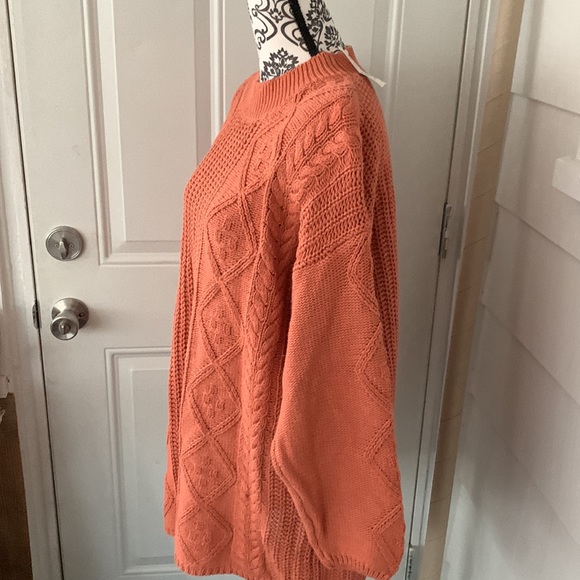 Woman’s Sweater - Picture 2 of 3